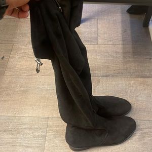 Black boots worn once